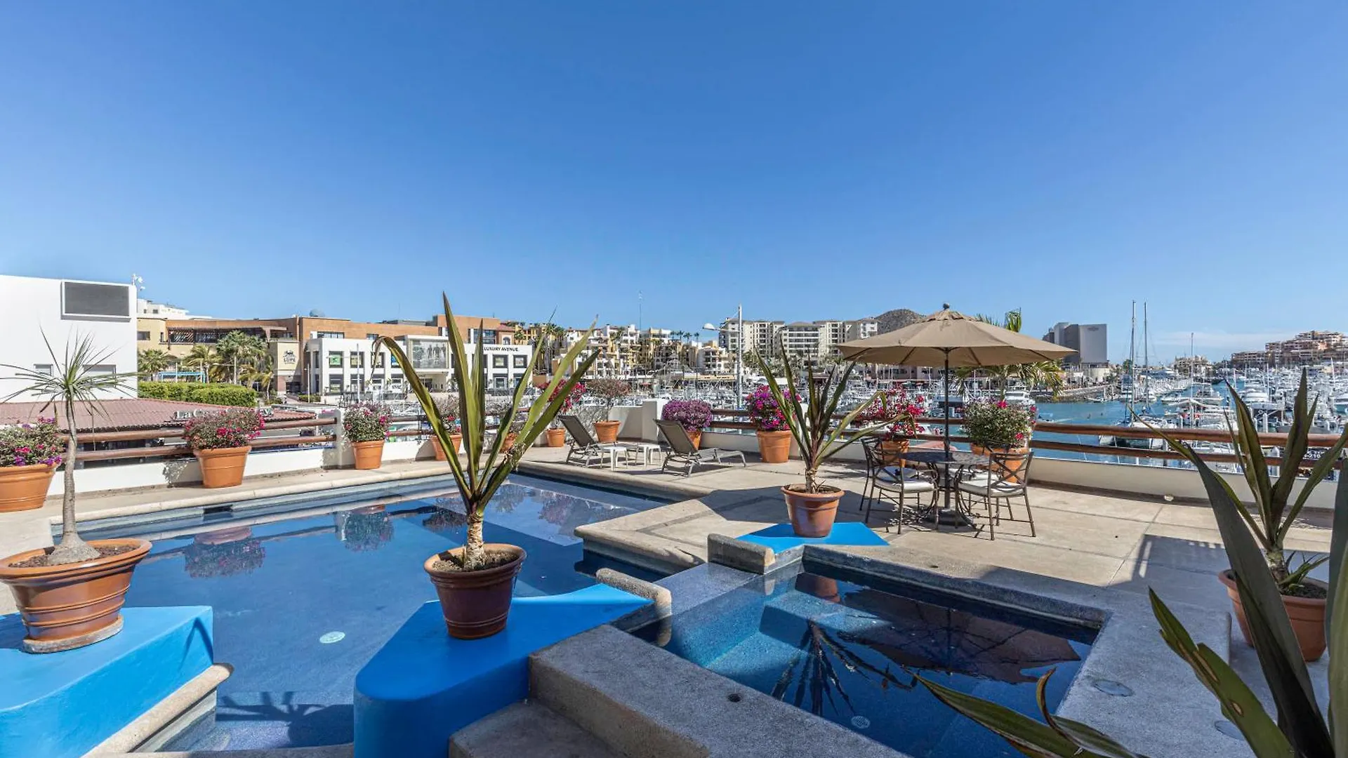 Amazing Condo Overlooking Cabo Marina Pool Access Кабо-Сан-Лукас Дом отдыха